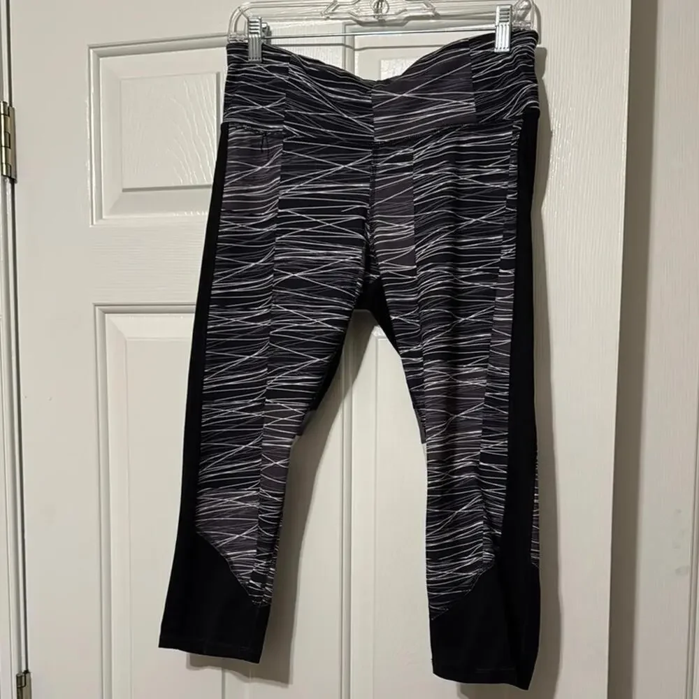 c9 by Champion Black & Gray Abstract Print Capris - Stylish Activewear